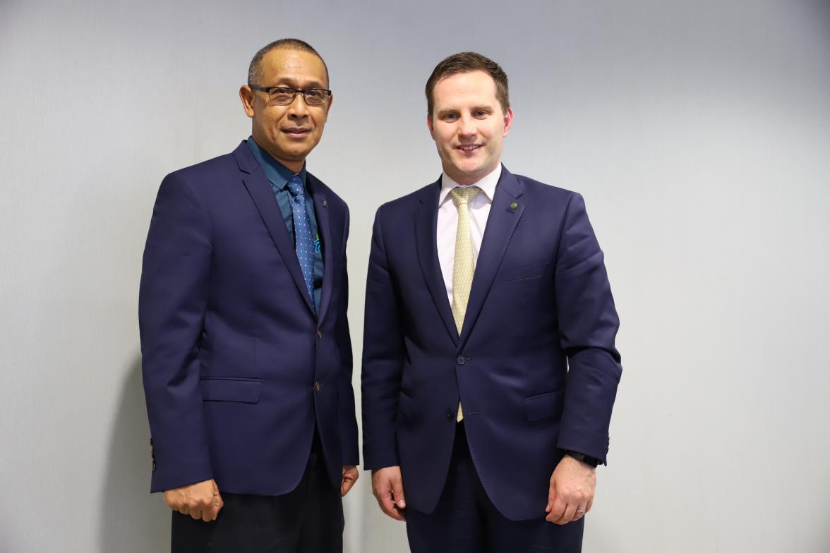 Photo of Minister for International Development and the Pacific, the Hon Alex Hawke MP with PNG Minister for Treasury, Hon Ian Ling-Stuckey.