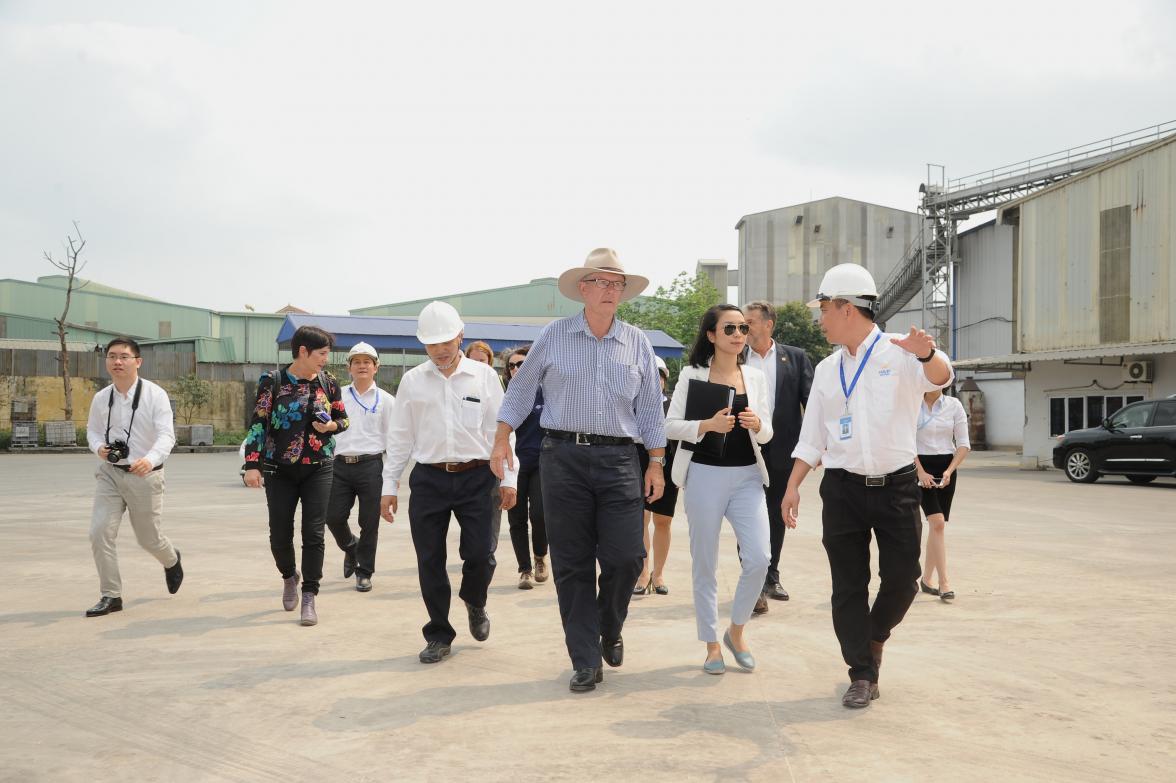 Assistant Minister Mark Coulton at the Australian-Vietnamese joint venture Mavin Group’s aqua feed manufacturing facility on 4 April 2018.