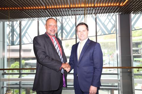 Photo of Minister for International Development and the Pacific, the Hon Alex Hawke MP and PNG Minister for National Planning and Monitoring, Hon Sam Basil MP shaking hands.