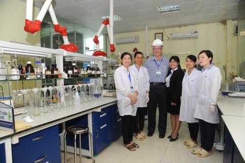 Assistant Minister Mark Coulton and Mavin Group’s research team on 4 April 208.