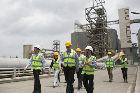 Assistant Minister Mark Coulton at Interflour Vietnam, a CPH Australia join joint venture on 6 April 2018.